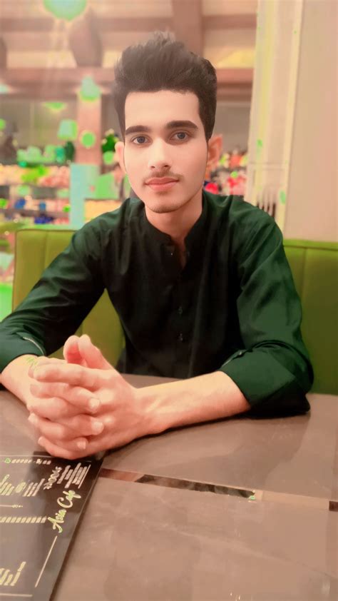 ali hamza medium