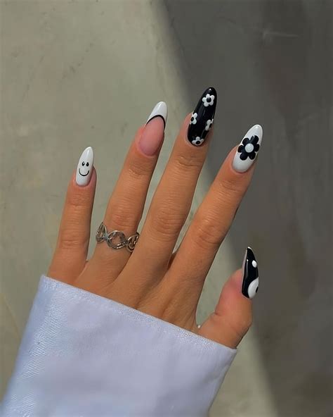 30 Stunning Y2K Nail Ideas To Be Trendy