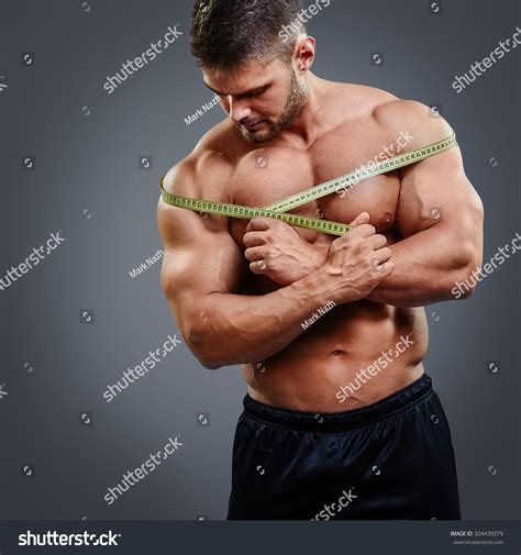 how to measure shoulders