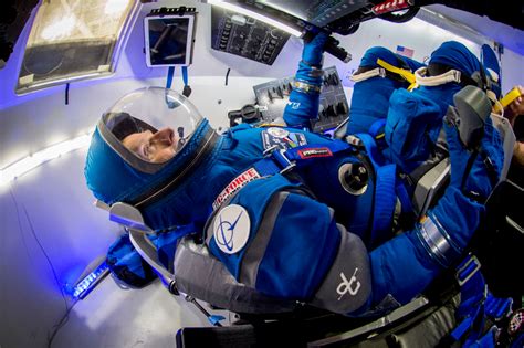 blue origin space suit - Google Search in 2021 | Boeing, Space suit ...