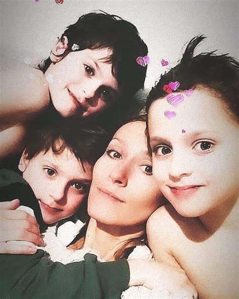 Актриса и мама тройняшек Мария Болтнева: 'Я получаю пособие - 5600 ...