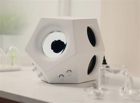 Frofluid speaker with visual liquid display - Geeky Gadgets