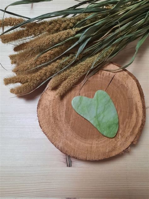 Gua Sha z nefritu – AlbinaFlanderova.cz