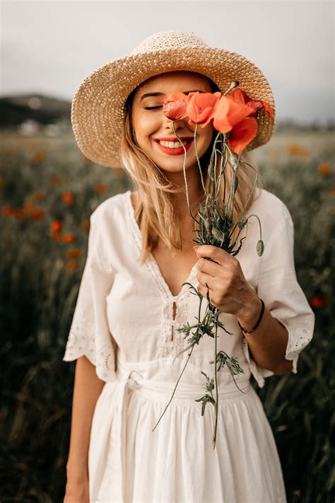 How to Be More Feminine? 8 Ultimate Tips that Never Fail - Rozaliee