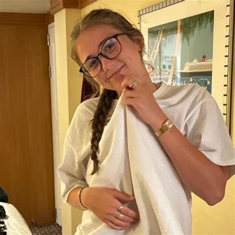 rossi (@ilaurenrossi) | Snapchat Stories, Spotlight & Lenses