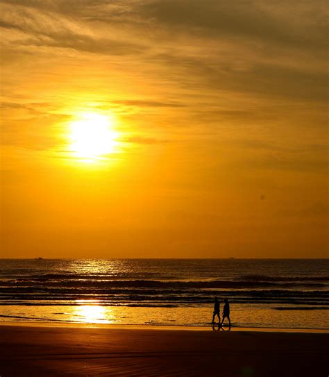 Nude Beach Walking Photos, Download The BEST Free Nude Beach Walking