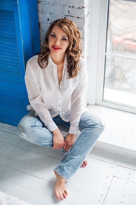 Feature Interview: Miss Honey Barefeet | Domme Addiction