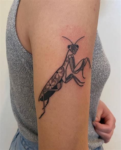 50 praying mantis tattoos: Meaning and Designs