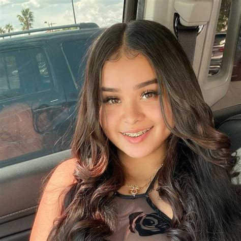 Valarie Ruvalcaba on Instagram: "Start your Monday with a smile 🤍" ในปี ...