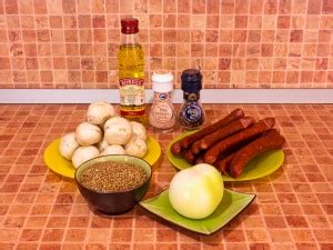 Гречка с сосисками и грибами