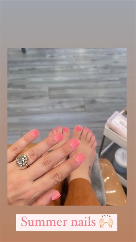 Emme Rylan's feet