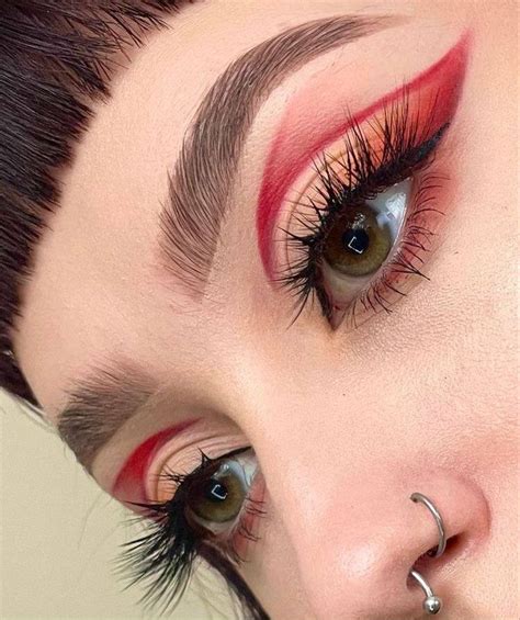 Pin en МАКИЯЖ🎨 | Diseños de maquillaje de ojos, Sombras de ojos ...