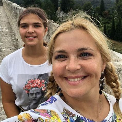 41-летняя Ирина Пегова призналась, что 13-летняя дочь хочет выдать ее ...