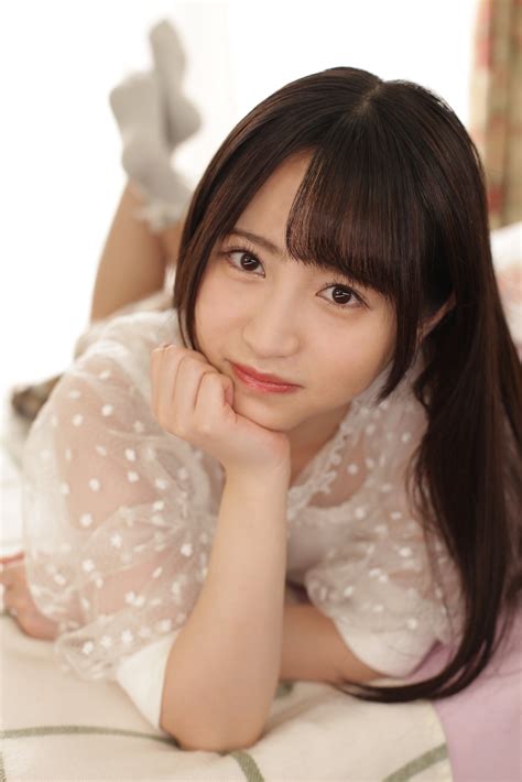 Ngắm nhan sắc trong trẻo của Rikka Ono, tiểu mỹ nữ sinh năm 2002 của