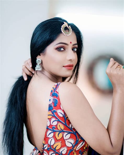 Reshma Pasupuleti hot photos in saree - South Indian Actress