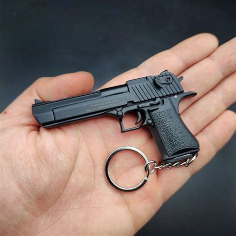 Мини металлический пистолет брелок Desert Eagle масштаба 1:3 подарок ...