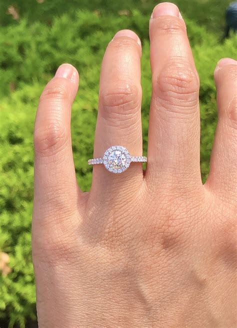 Halo Engagement Rings Round