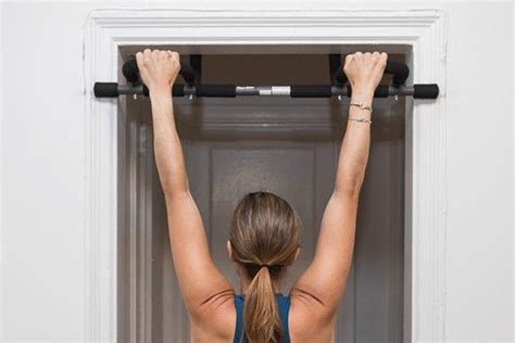 Pull Up Bar Workouts For Beginners | EOUA Blog