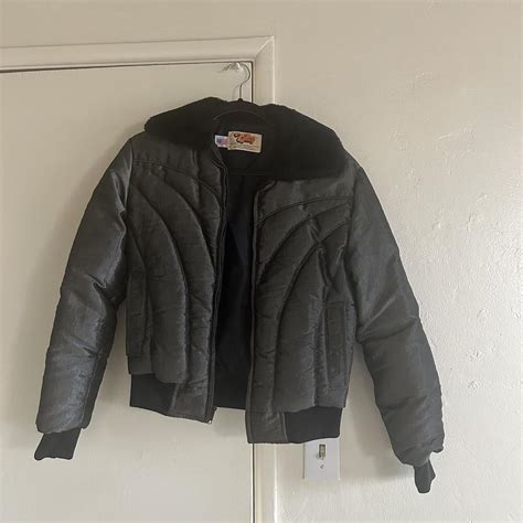 Insane vintage puffer jacket with black fur trim.... - Depop