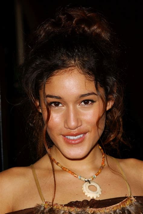 Q'Orianka Kilcher | Q’orianka kilcher, Head scarf styles, Native