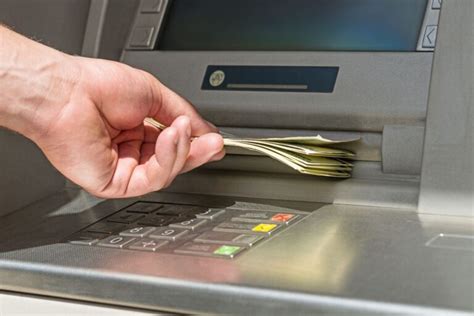 17 Helpful Travel Banking Tips So You Can Save Money