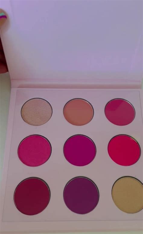 Makeup Revolution - Forever Flawless Bird of Paradise Eyeshadow Palette ...