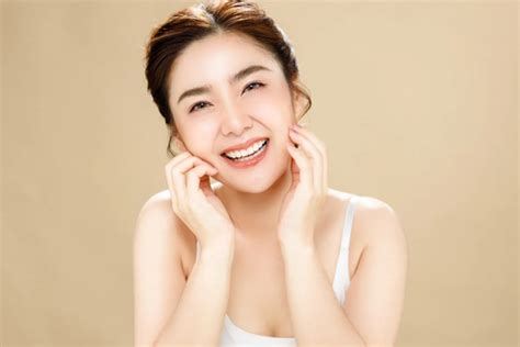 Japanese sunscreen for oily skin: Why choose & 5 best items