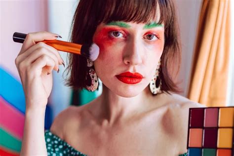 Maquillaje de los años 80: Colores llamativos y tendencias - Tony Plaza ...