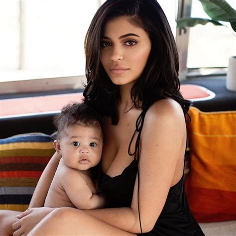 Kylie Jenner Instagram Photo With Stormi / Kylie Jenner S Daughter ...