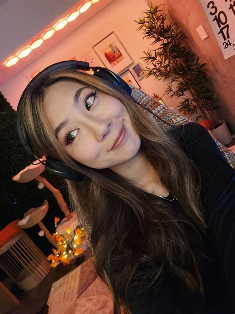 fuslie/Leslie's The Dark Horse Of The Girls She's Sooooo Incredibly