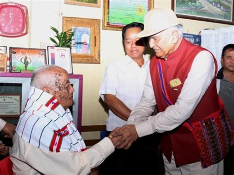 Mizoram governor meets Darthawma, the only surviving Mizo member of INA ...