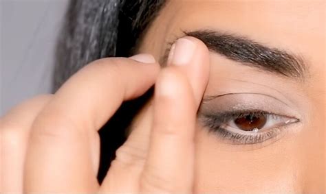 Simple Makeup Tutorial for Hooded Eyes | Upstyle