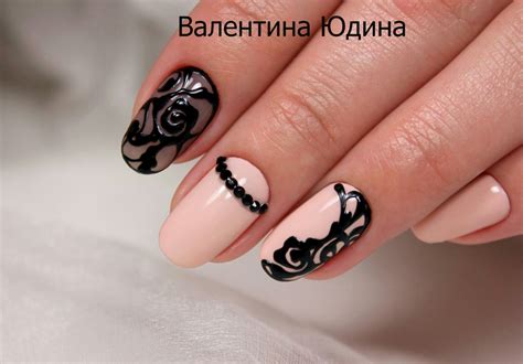 прозрачный маникюр с крупными блестками - sportsuniformdesigns