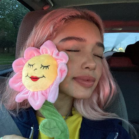 ᵕ̈♡︎ (@pasabist) on X | Cute poses for pictures, Pink hair, Cute poses