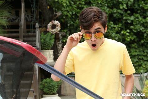 NO MEMORY: RYAN KEELY: PERISCOPING PEEPER