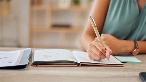 Как се пише: неин или нейн? | Actualno.com