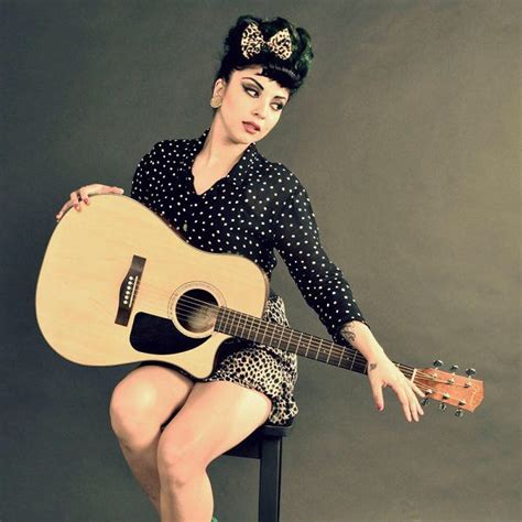 Mon Laferte - Grandes Exitos 320kbps