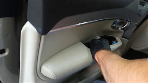 Как снять обшивку двери Вольво XC90 и ручку двери, а также удаляем ...