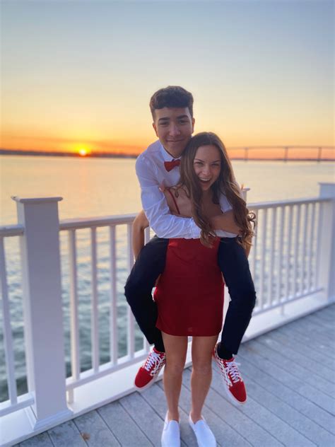 Pin by Eugeon Top on Lift and carry | Girls lifting, Cute lesbian