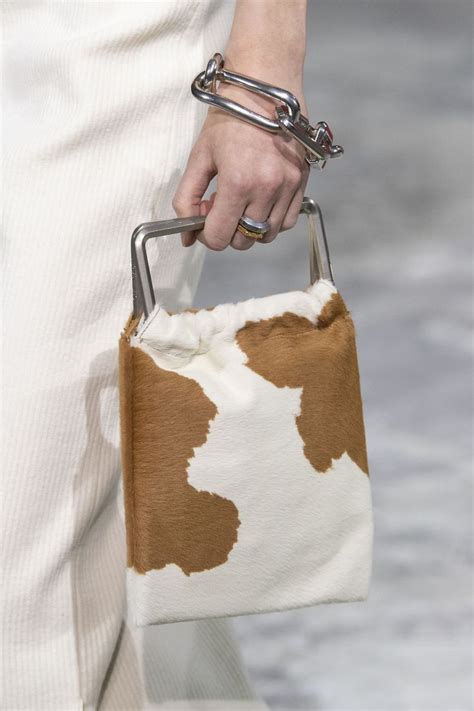 Off-White at Paris Fashion Week Fall 2020 | Сумки, Выкройки сумок ...