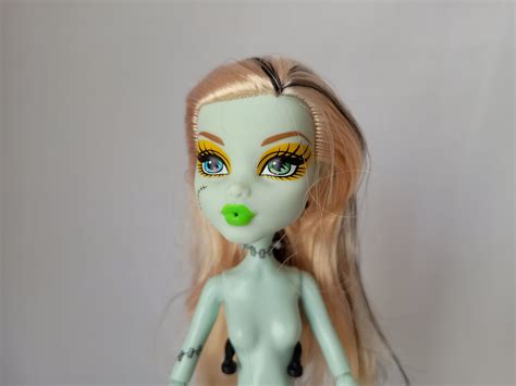 Boneca Monster high Freaky Fusion frankie nude Incomplete - Taffy Shop