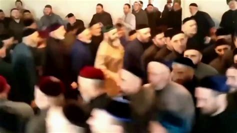 Чеченцы услышали гимн СССР и начали бегать по кругу - YouTube