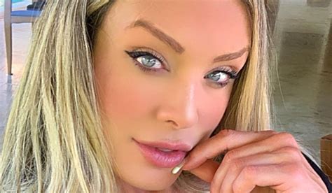 Tati Lobao - Bio, Age, Height | Models Biography