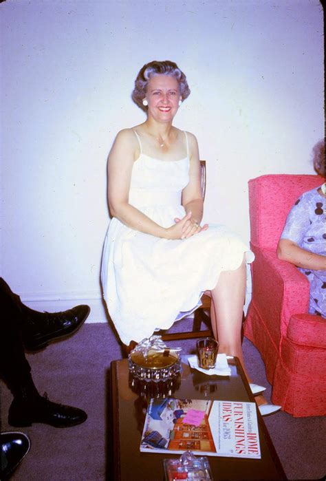 Stylish Middle-Aged American Women from the 1960s - Flashbak