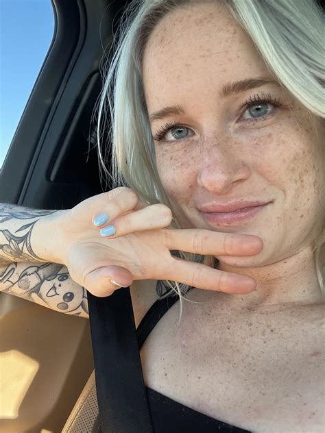 Please paint these freckles with your cum : r/SexyFrex