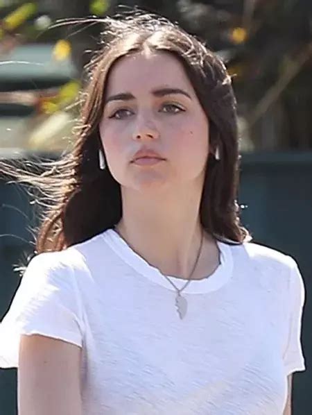 21 Best Moments Of Ana De Armas Without Makeup | Fabbon