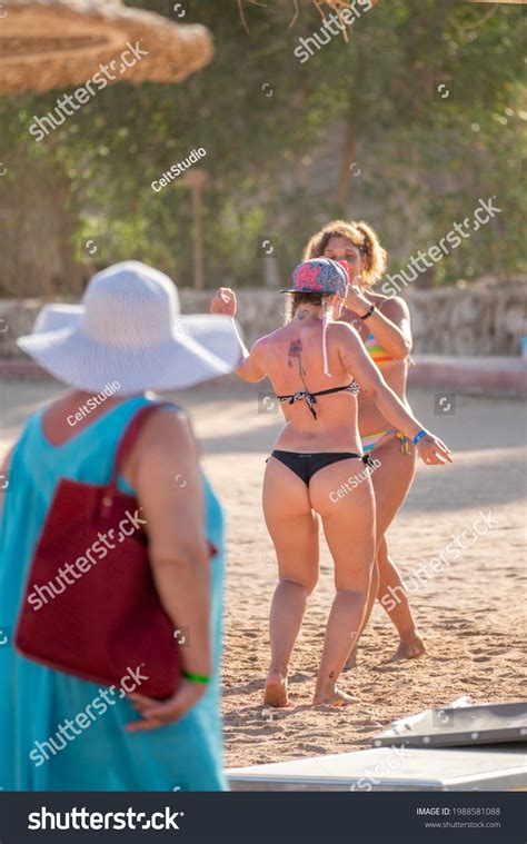 Granny nude beach : photos de stock et illustrations (1 images