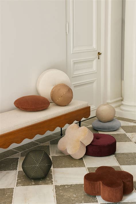 Critics are divided after Sara Sherman published her latest book 10