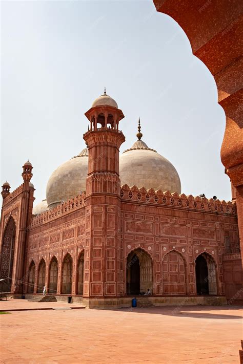 premium photo  badshahi mosque mughal era congregational mosque