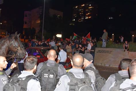 שלוש מחאות בחיפה: 170 שוטרים פרוסים ברחבי העיר